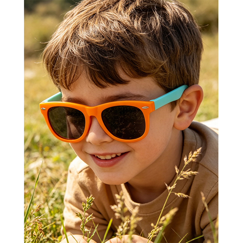 When choosing sunglasses for your child, these three points are more important than appearance.