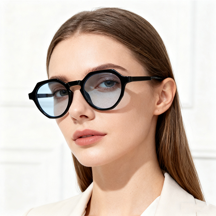 Must-Have For Trip–Good music, Good mood, and A Pair of Good sunglasses
